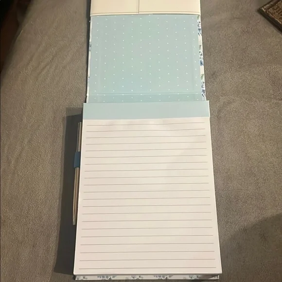Floral 💙🩵 Notepad with Pen 150 sheets blue and white hydrangeas - Picture 9 of 16